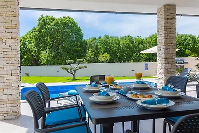 Beautiful Villa Martina with private pool