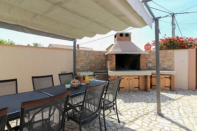 Villa Dvori mit Pool, 3km Strand