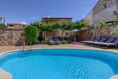 Vila Petroro,privat pool,600m beach