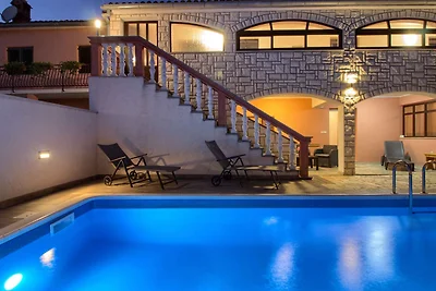 Villa Dvori mit Pool, 3km Strand