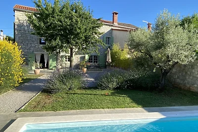 Villa Kalu mit Pool