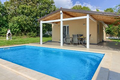 Cozy villa Nezakcij with pool