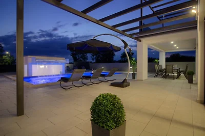 Neue Luxusvilla Luka mit tollem Poo