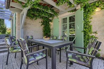 Villa Zelda mit Pool, Meer 2km 