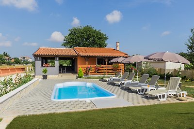 Villa Sejdi mit Pool in nähe Pula