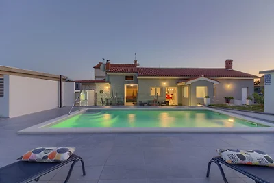 Vila Luna mit privatem Pool in Pula