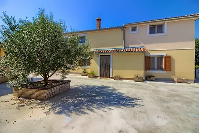 Villa Nera, mit Pool 2km von Strand