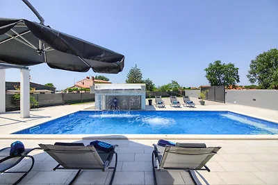Neue Luxusvilla Luka mit tollem Poo