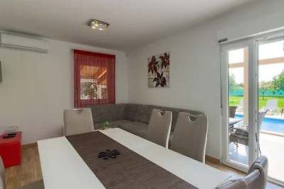 Cozy villa Nezakcij with pool