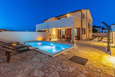 Beautiful Villa Belaj with pool, sauna, jacuzzi and sea view