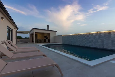 Villa Ani mit Pool  in Pula