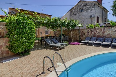 Vila Petroro,privat pool,600m beach