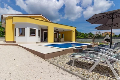 Villa Eve with salt water pool
