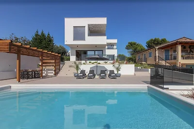 Villa Pergosa with sea view and sauna