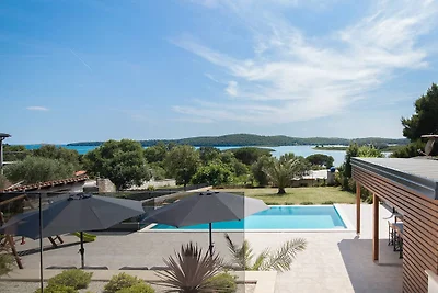 Villa Pergosa with sea view and sauna