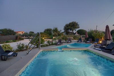 Villa Nera, mit Pool 2km von Strand
