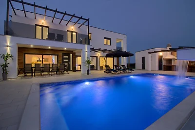 Neue Luxusvilla Luka mit tollem Poo
