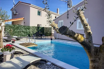 Schöne Villa Michelle mit Pool