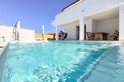  Villa Skatari II mit privatem Pool