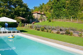 Villa al fiume