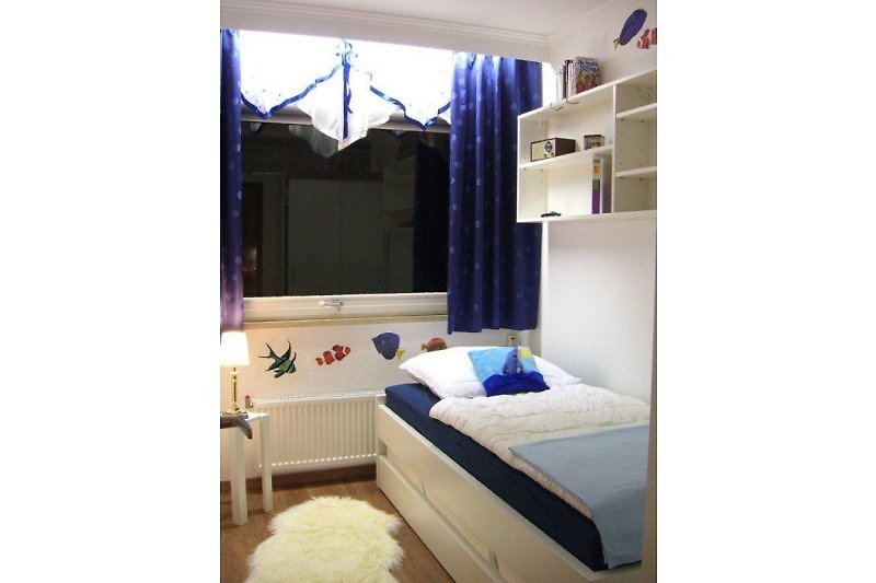 802 Kinderzimmer (Bett 90x200 + 80x190 unten ausziehbar)