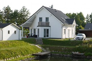 Ferienhaus am See mit Sauna & Boot
