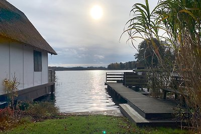 Ferienhaus am See mit Steg & Boot