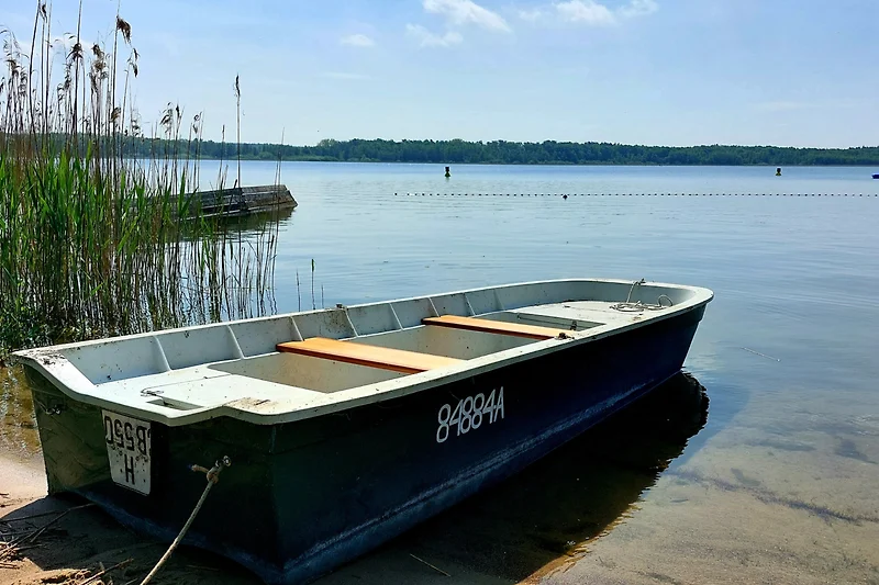 Willkommen am See! Ein Angelboot steht dir jederzeit zur Verfügung,