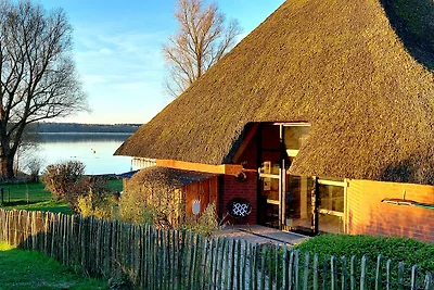 Strandhaus direkt am See