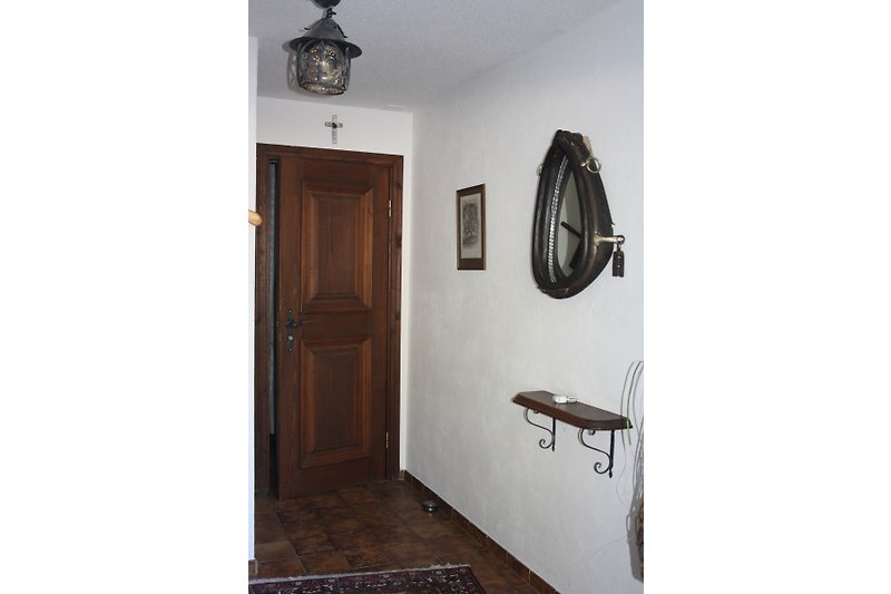 Eingang  mit Garderobe und  Gäste-WC