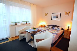 Ferienzimmer mit Küche und Terrasse