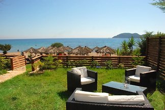 Ville DAFNI am Strand von Dafni