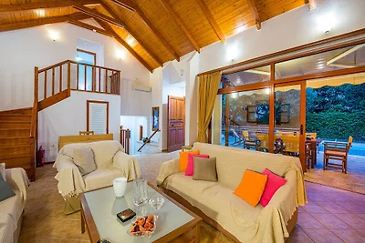 Villa con piscina a 400 m dal mare