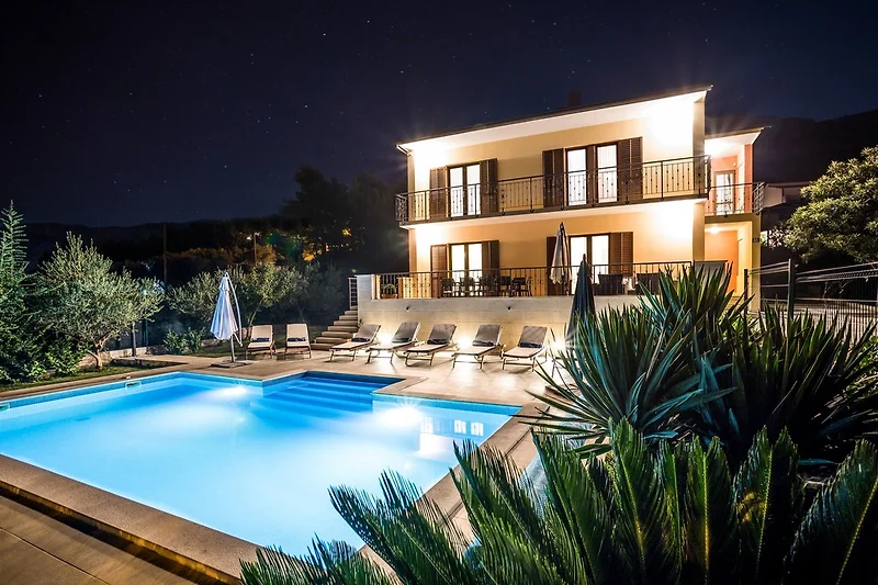Villa Pool