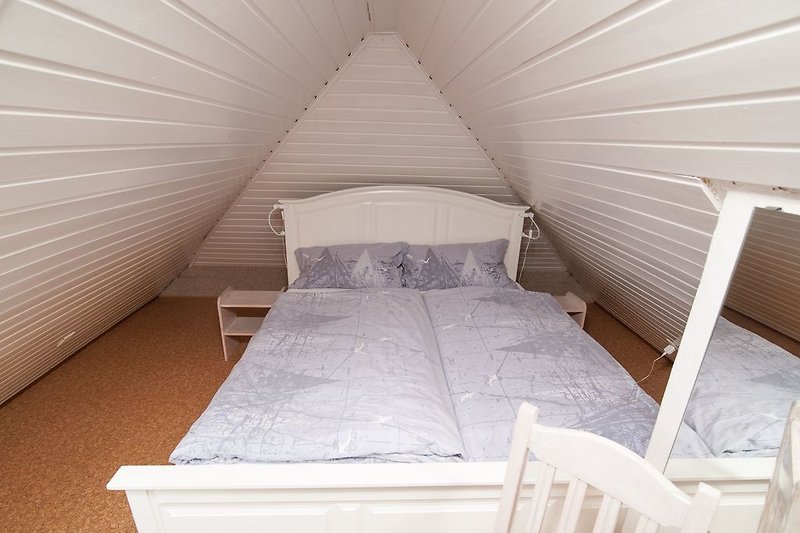 Doppelbett Spitzboden