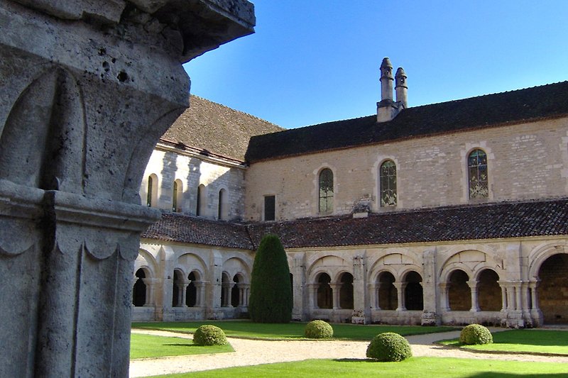 Abbaye de Fontenay/ 15 Min.