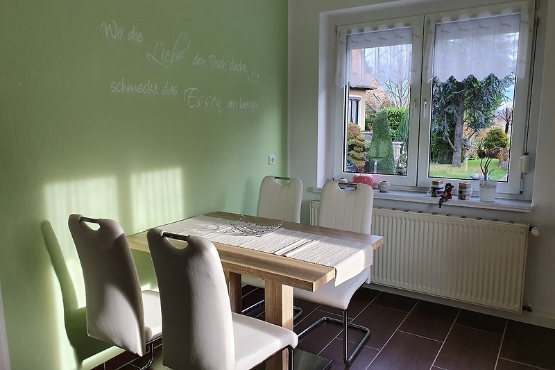 Esstisch in der Küche im Ferienhaus Lindenheim
