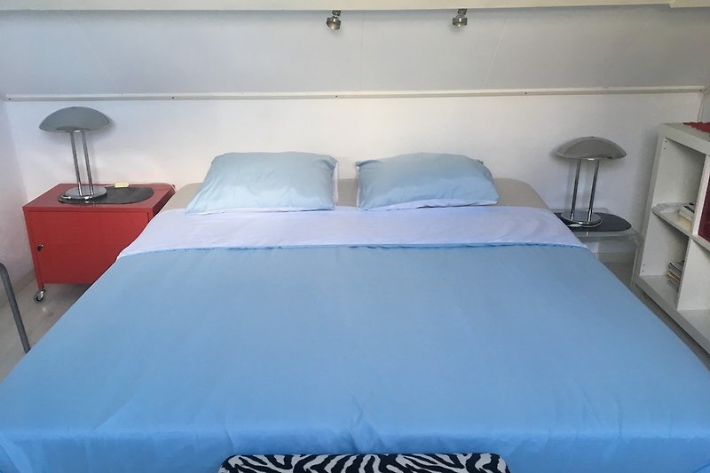 Doppelbett mit Kasten