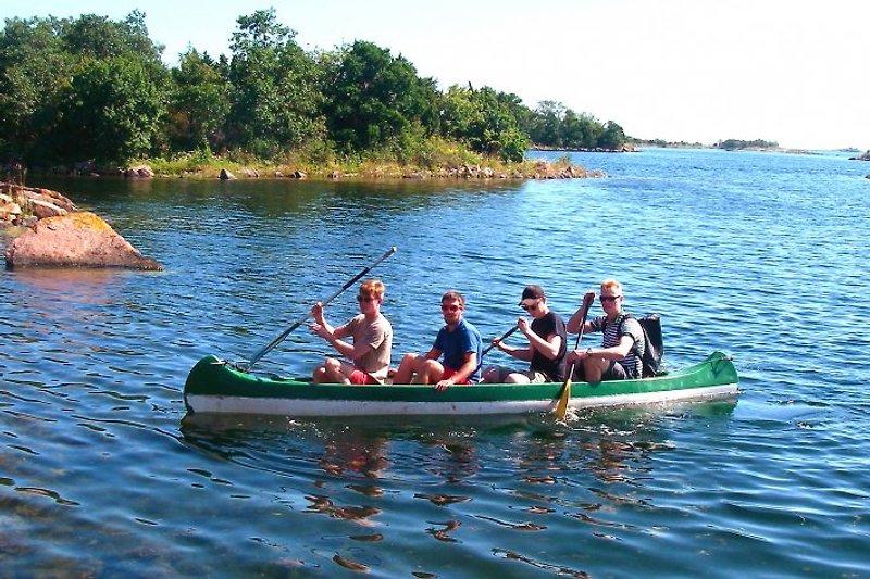 Four-man canoe