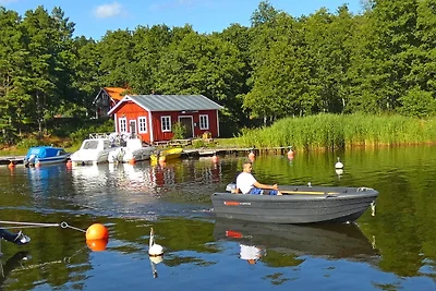 Villa Äppleträd  am Meer mit Boot