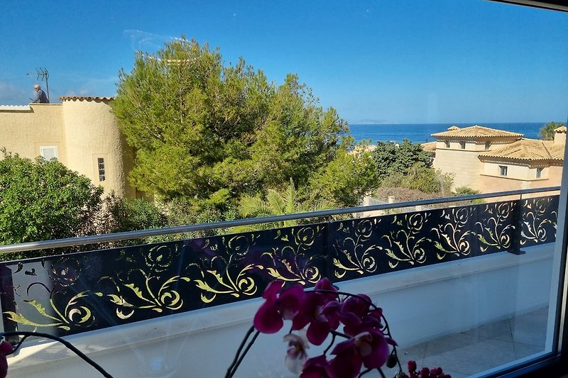 herrlicher Ausblick aus dem Panoramafenster im Studio bis zur Bucht von Alcudia