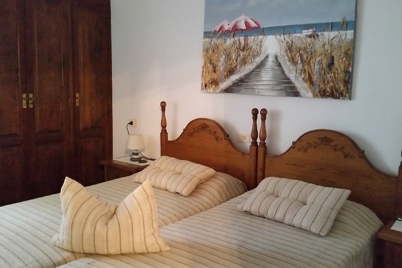 Dormitorio Valencia con dos camas individuales