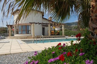 Tryam, eine Traumvilla am Meer!