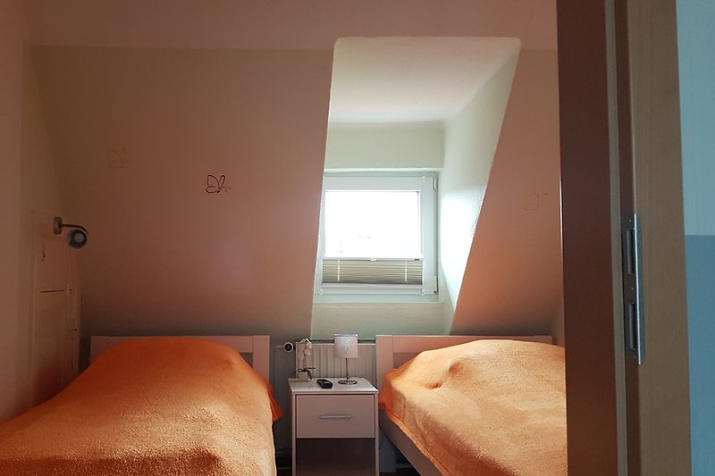 Schlafzimmer OG 3 mit zwei Einzelbetten