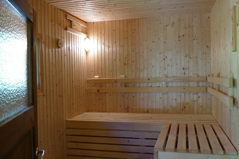 Sauna im Haus mit Zugang vom Bad
