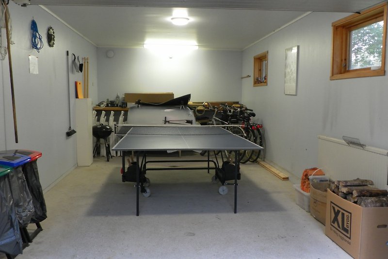 Garage mit Tischtennisplatte