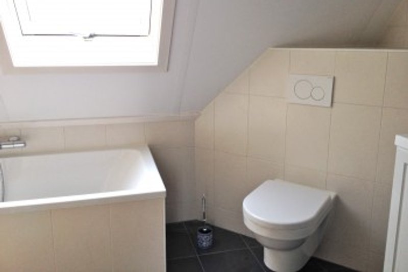 The house has 2 beautiful spacious bathrooms upstairs with shower and bathtub.
