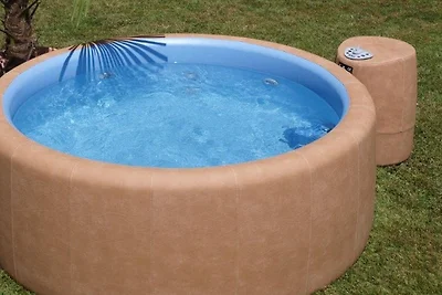 Haus am See mit Aussen Whirlpool
