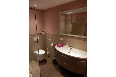 Haus am See mit Aussen Whirlpool