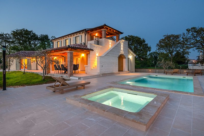 Luxuriöse neue Villa
